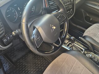2018 Mitsubishi Outlander III Рестайлинг 2, серый, 1850000 рублей, вид 2
