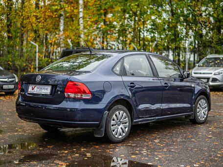 2014 Volkswagen Polo V, синий, 880000 рублей, вид 2