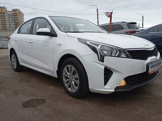 2021 Kia Rio IV Рестайлинг, белый, 1646000 рублей, вид 2