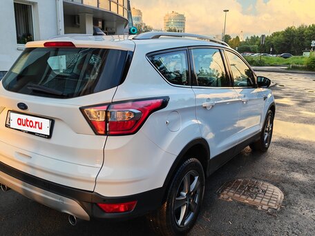2017 Ford Kuga II Рестайлинг, белый, 1580000 рублей, вид 4
