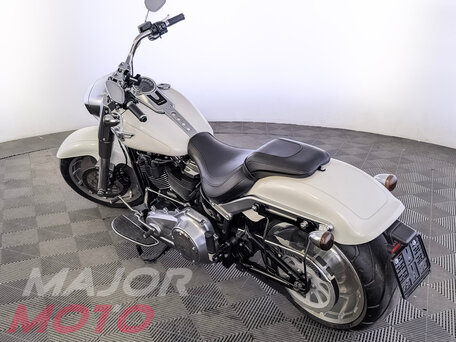 2018 Harley-Davidson Fat Boy, белый, 1955000 рублей, вид 5