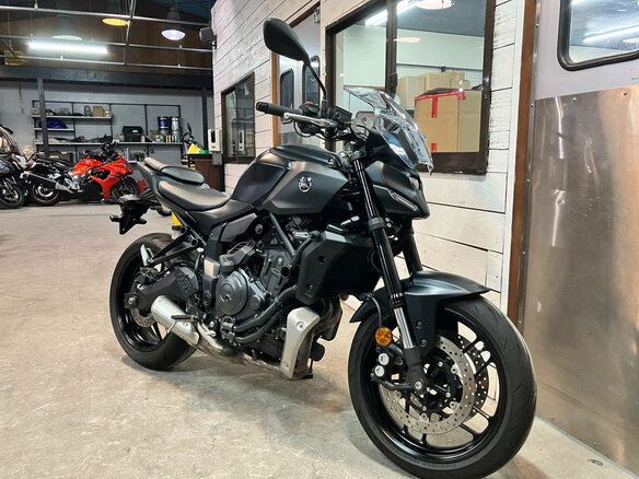 2025 Yamaha MT-07 (FZ-07), чёрный, 1020000 рублей - вид 6
