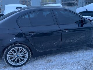 2005 BMW 5 серии 525i V (E60/E61), чёрный, 1350000 рублей, вид 4