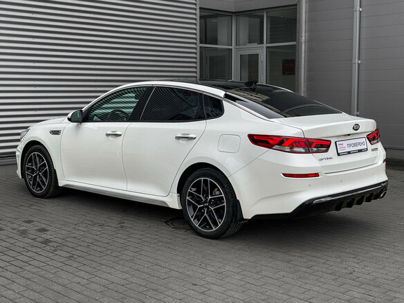 2018 Kia Optima IV Рестайлинг, белый, 2200000 рублей - вид 5