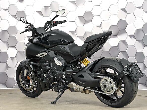 2024 Ducati Diavel V4, чёрный - вид 7