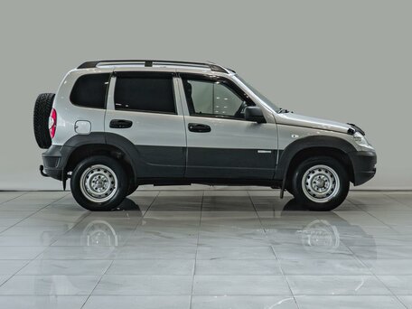 2016 Chevrolet Niva I Рестайлинг, серебристый, 590000 рублей, вид 5