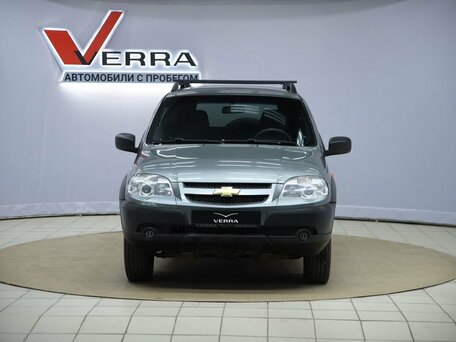 2017 Chevrolet Niva I Рестайлинг, серый, 590000 рублей, вид 2