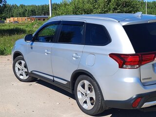 2018 Mitsubishi Outlander III Рестайлинг 2, серебристый, 2150000 рублей, вид 4