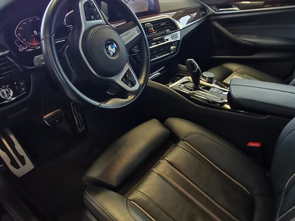 2019 BMW 5 серии 520d xDrive VII (G30/G31/G38), чёрный, 4099000 рублей - вид 5