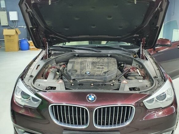 2011 BMW 5 серии 535d xDrive VI (F10/F11/F07), красный - вид 2