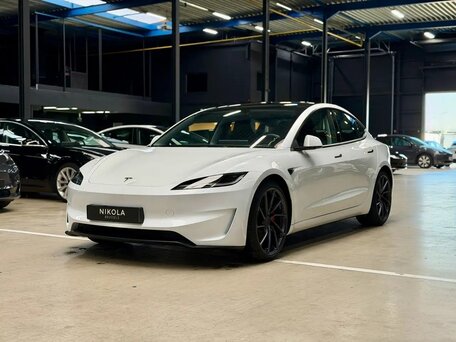 2025 Tesla Model 3 Performance I Рестайлинг, белый, 7135000 рублей, вид 3