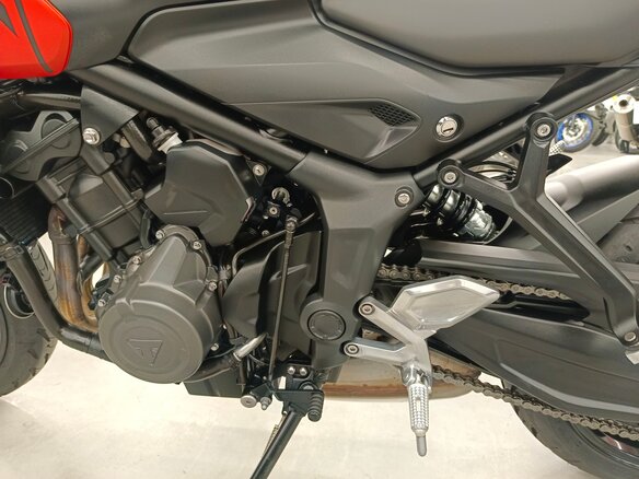 2023 Triumph Trident 660, оранжевый, 850000 рублей - вид 16