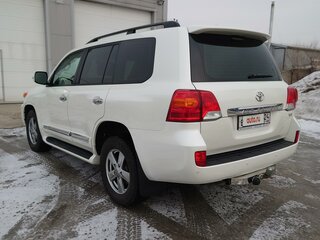 2015 Toyota Land Cruiser 200 Series Рестайлинг 1, белый, 8000000 рублей, вид 2