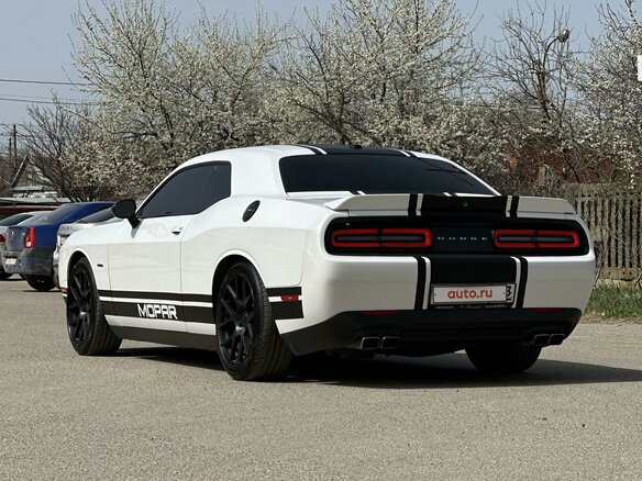 2014 Dodge Challenger R__T III Рестайлинг 2, белый, 5950000 рублей - вид 4