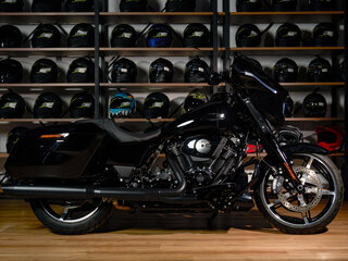 2024 Harley-Davidson Street Glide, чёрный, 3490000 рублей, вид 3