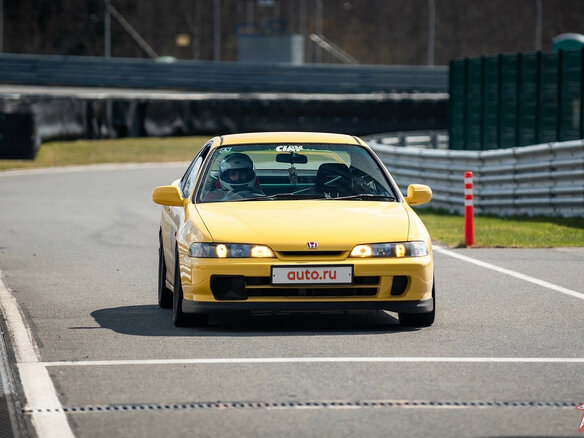 1997 Honda Integra III Рестайлинг, жёлтый - вид 2