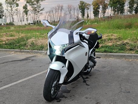 2010 Honda VFR 1200, белый, 650000 рублей, вид 3