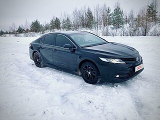 2020 Toyota Camry VIII (XV70), чёрный, 2500000 рублей, вид 3