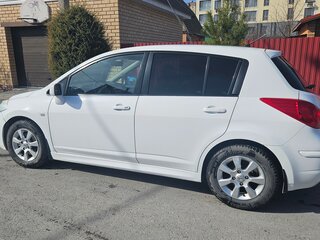 2011 Nissan Tiida I Рестайлинг, белый, 750000 рублей, вид 1