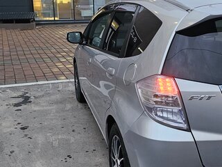 2013 Honda Fit Hybrid II, серый, 777000 рублей, вид 4