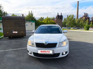 2011 Skoda Octavia II (A5) Рестайлинг, белый, 750000 рублей, вид 3