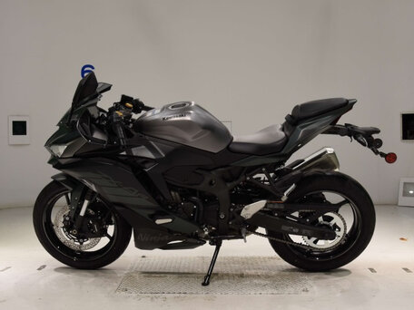 2025 Kawasaki Ninja 400, чёрный, 960000 рублей, вид 2