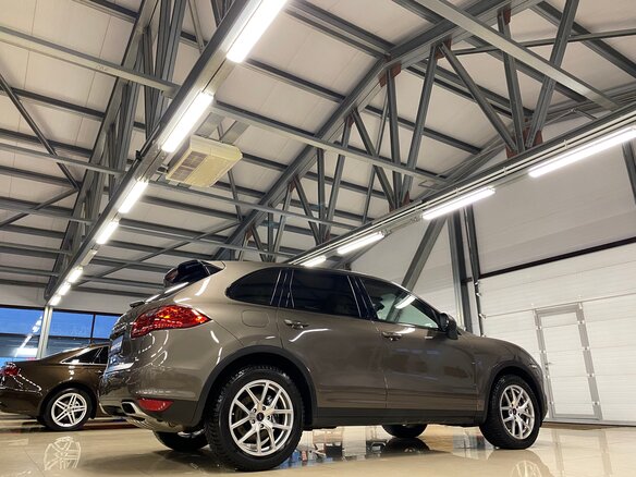 2012 Porsche Cayenne Diesel II (958), коричневый - вид 3