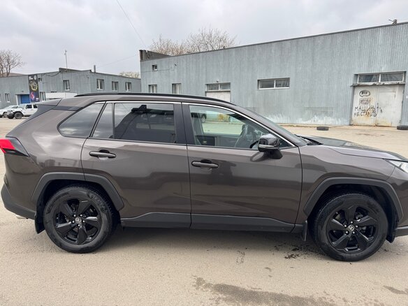 2021 Toyota RAV4 V (XA50), коричневый, 3900000 рублей - вид 6