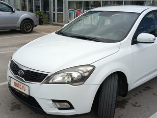 2010 Kia Ceed I Рестайлинг, белый, 715000 рублей, вид 3
