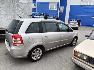 2013 Opel Zafira B Рестайлинг, серебристый, 1000000 рублей, вид 1