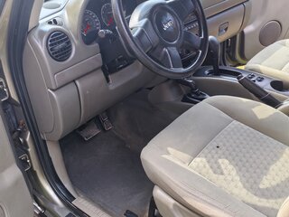 2006 Jeep Cherokee III (KJ) Рестайлинг, серебристый, 670000 рублей, вид 4