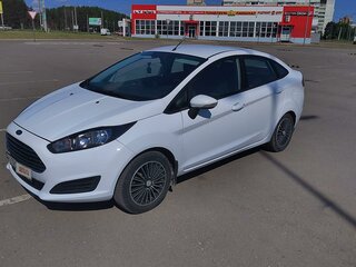 2016 Ford Fiesta Mk6 Рестайлинг, белый, 700000 рублей, вид 1