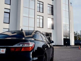 2018 Toyota Camry VII (XV50) Рестайлинг 2, чёрный, 2700000 рублей, вид 3