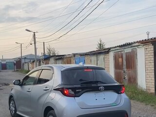 2020 Toyota Yaris IV, серый, 1400000 рублей, вид 4