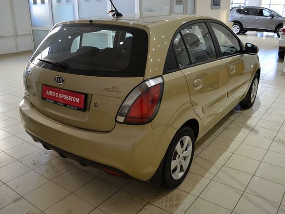 2010 Kia Rio II Рестайлинг, бежевый - вид 3
