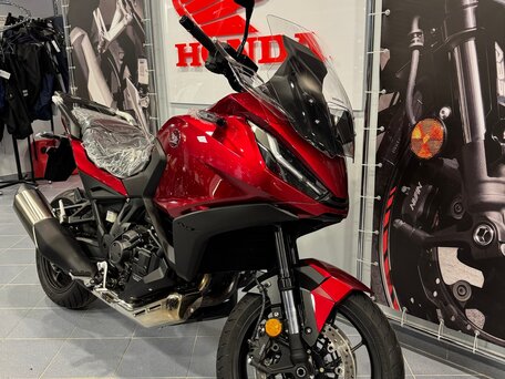 2023 Honda NT1100, красный, 1999900 рублей, вид 3