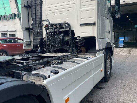 2011 Volvo FH, белый, 6150000 рублей - вид 6