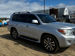 2012 Toyota Land Cruiser 200 Series Рестайлинг 1, серебристый, 4000000 рублей, вид 4