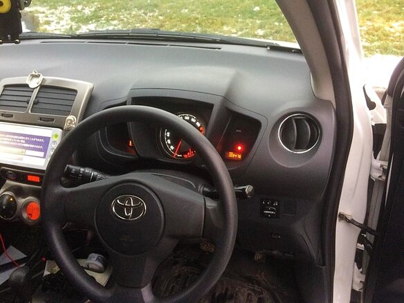 2012 Toyota Ist II, белый, 800000 рублей - вид 8