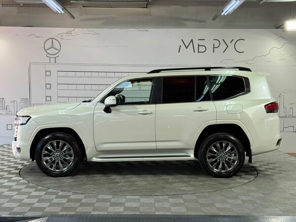 2024 Toyota Land Cruiser 300 Series, белый - вид 10