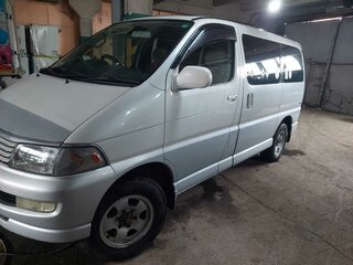 1999 Toyota Regius I Рестайлинг, белый, 670000 рублей, вид 2