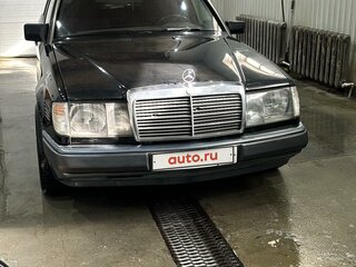1995 Mercedes-Benz E-Класс 250 I (W124), чёрный, 1200000 рублей, вид 1