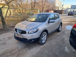 2013 Nissan Qashqai I Рестайлинг, серебристый, 1950000 рублей, вид 1