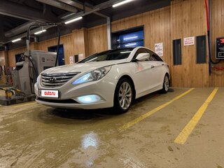 2010 Hyundai Sonata VI (YF), белый, 900000 рублей, вид 1