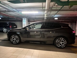2021 BMW iX xDrive40 I (I20), серый, 8000000 рублей, вид 5