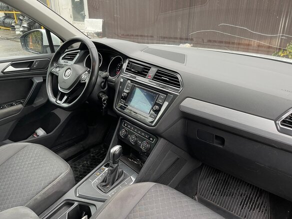 2017 Volkswagen Tiguan II, белый, 1820000 рублей - вид 5