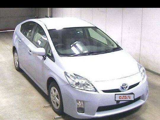 2010 Toyota Prius III (XW30), голубой