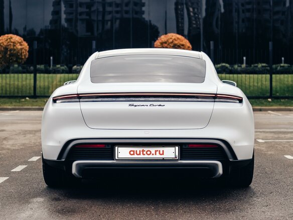 2021 Porsche Taycan Turbo I, белый, 12000000 рублей - вид 4