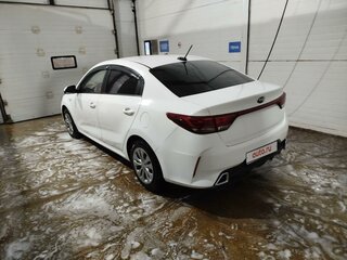 2021 Kia Rio IV Рестайлинг, белый, 1500000 рублей, вид 2