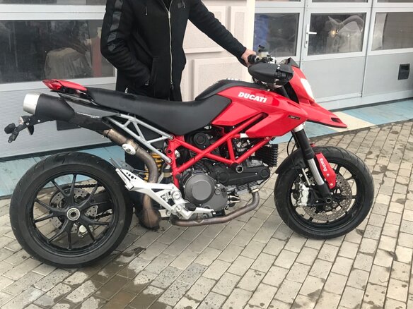 2011 Ducati Hypermotard, красный